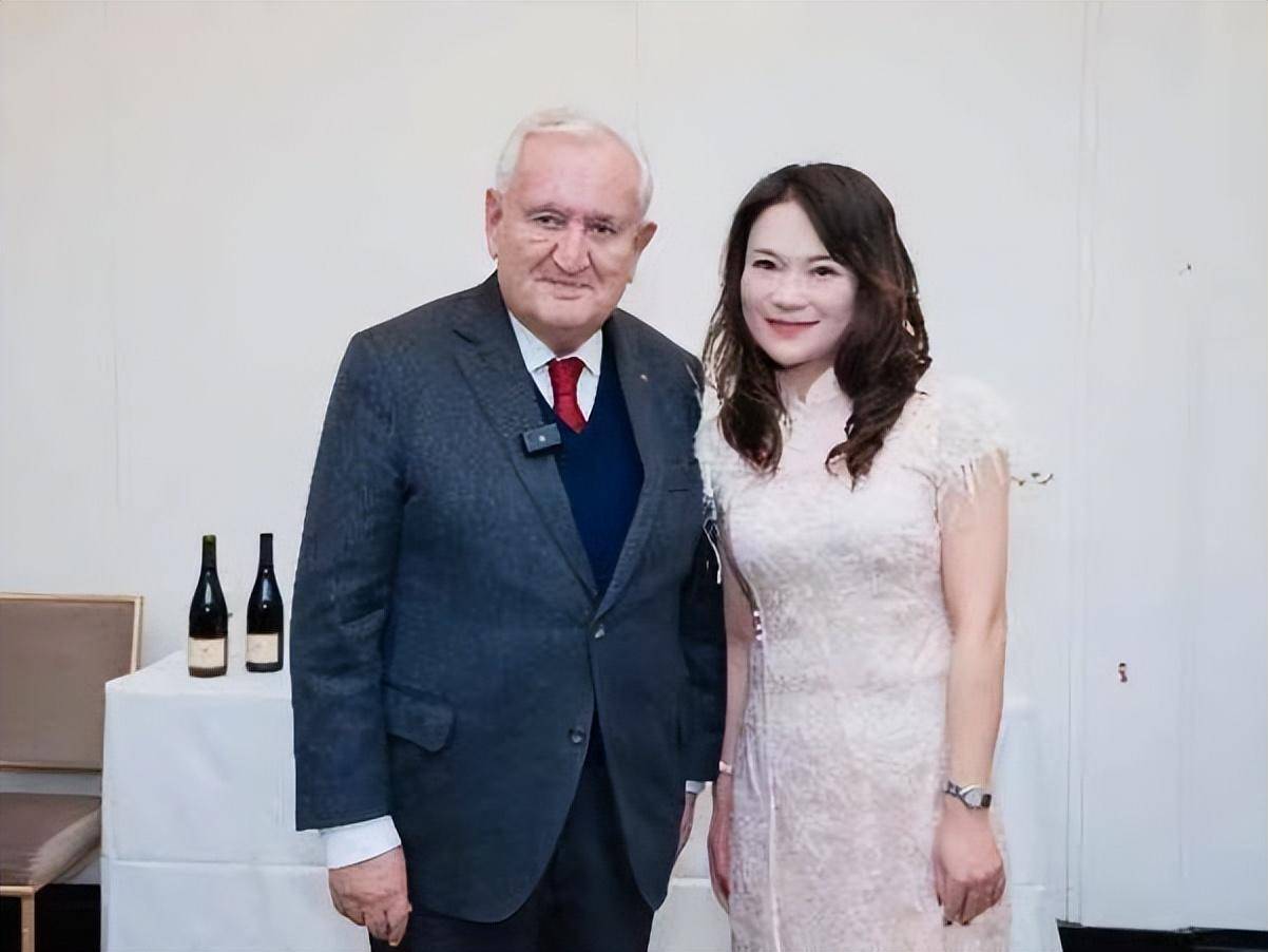 我曾是贵阳电视台女主持人采访法国总理后被人称为总理主持人