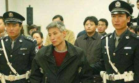 原创沈阳黑帮刘涌掌掴刘巨星打伤副市长儿子被抓后判处了死刑
