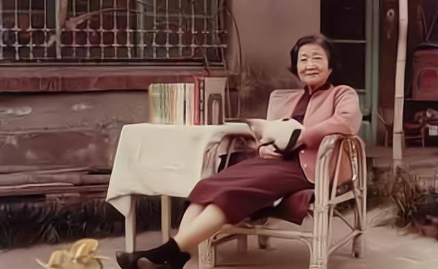 最大的希望就是能够看到女儿成亲,为了能够让母亲完成愿望,苏雪林选择