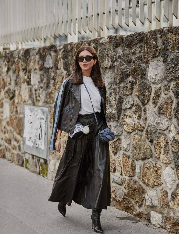 原创百褶裙已经失宠了今夏流行帅气的皮裙时髦拉风还显瘦