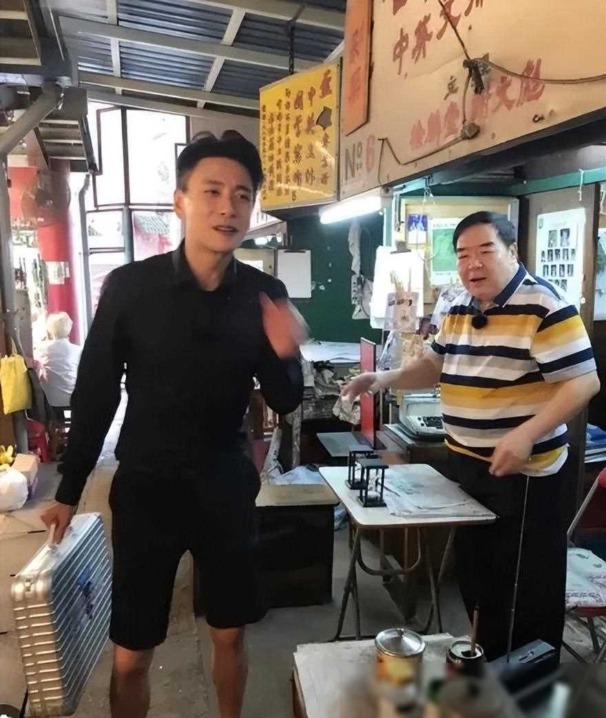 原创郑则仕低调嫁女感恩相伴幸福家庭子女高学历事业有成