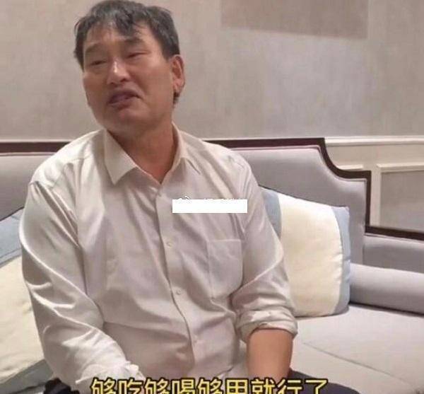 原创大衣哥儿媳太精明喜提300万粉丝不忘带母亲和侄子出道