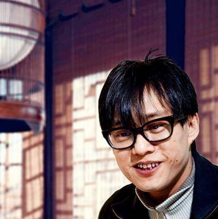 陈奕迅因为这首歌在内地正式被封为"歌神",eason曾想亲自填词