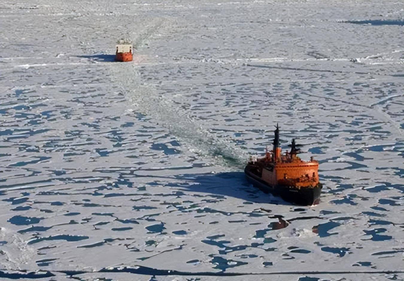 破冰船是怎样破冰的?会直接撞碎冰层吗?解析破冰船___