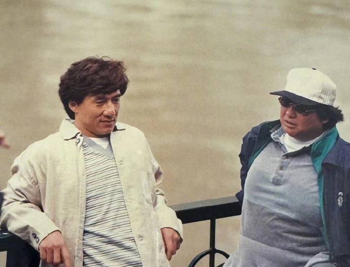 原创原创成龙七十大寿发文庆生白发照系角色塑造身体硬朗仍在拍摄电影