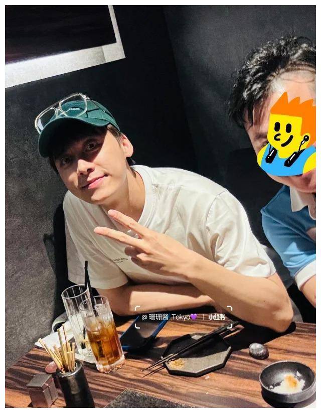 36岁李易峰日本回国生图黑眼圈厚重反差大眼神呆滞全程好冷漠