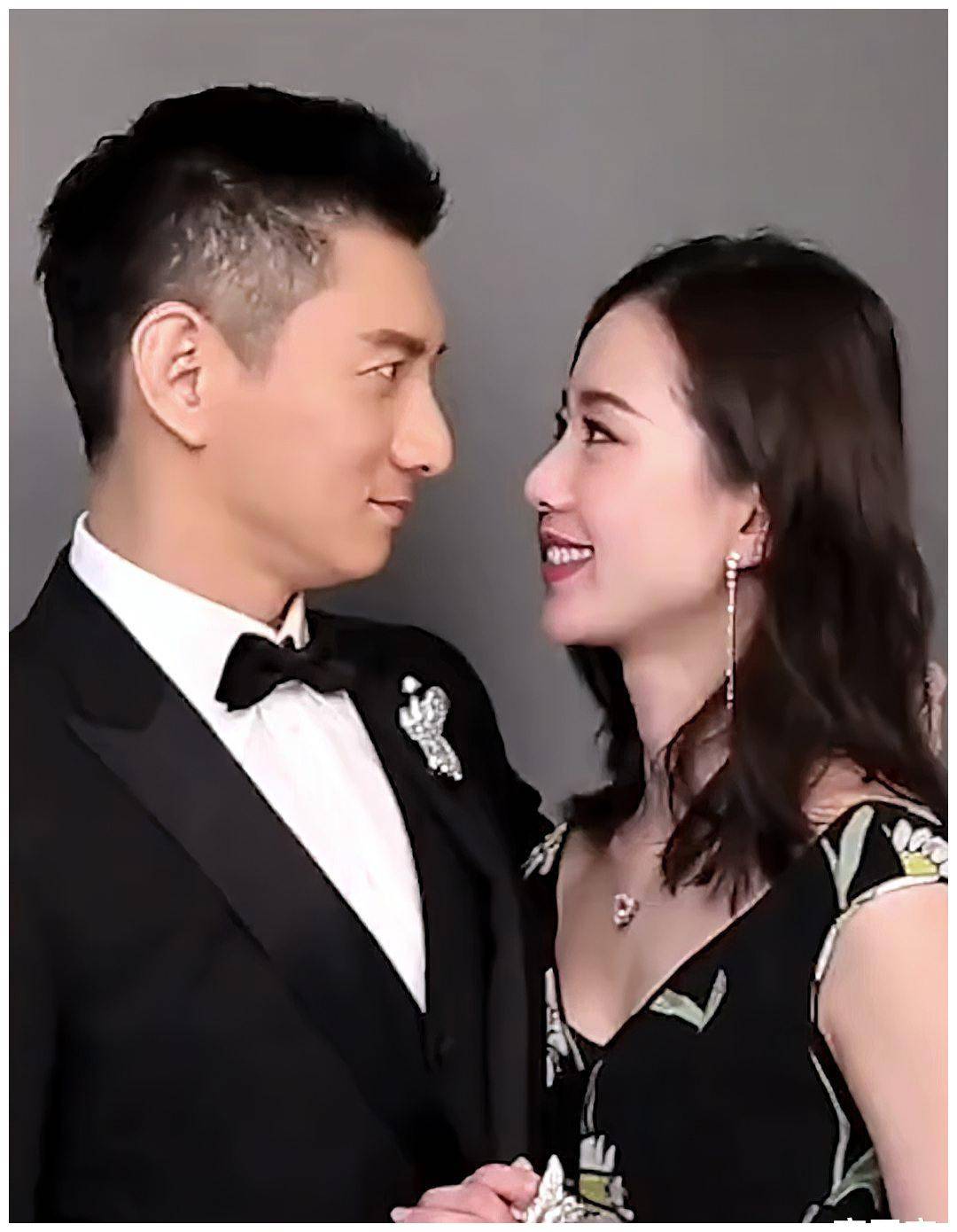 吴奇隆5岁儿子被拍到在他怀里上蹿下跳网友这么大孩子还抱着