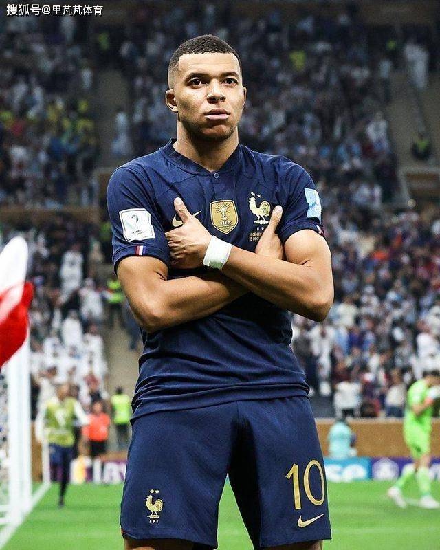 原创姆巴佩晒老照片回忆往昔7年岁月已过km7即将开启下个征途