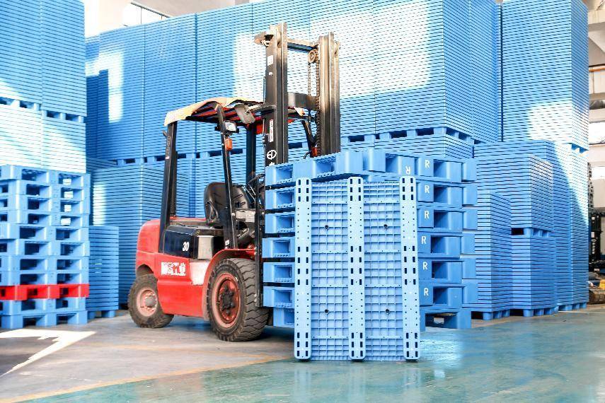 不同类型的货物适合不同规格的川字塑料托盘_环境_特性_尺寸