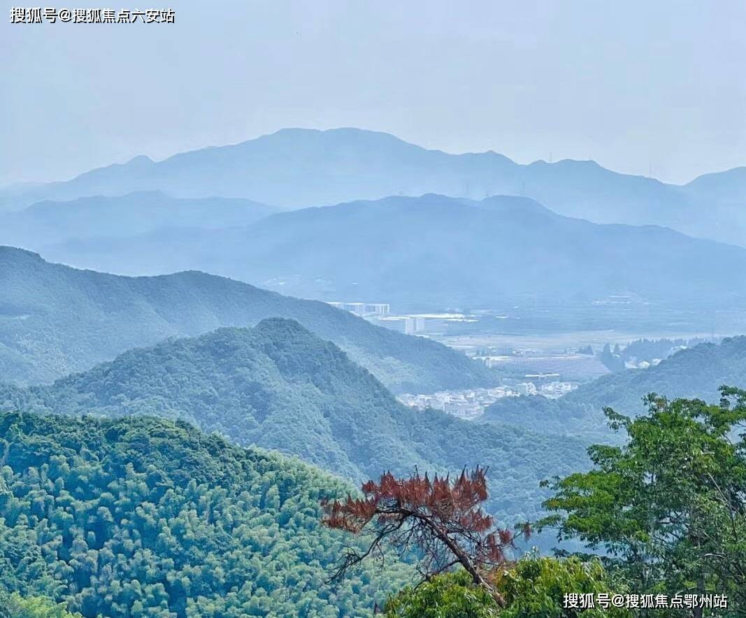 项目择址钱江南岸,在被誉为"萧山小九寨"进化镇的大岩山景区内,"江南