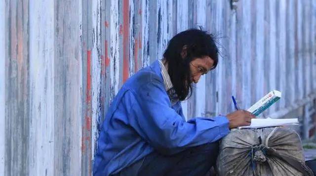 原创山寨机鼻祖陈金陵负债千万妻子跑路如今成街头疯癫流浪汉