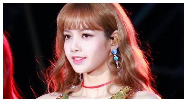 lisa在东京过生日lv三公子特意陪着她粉丝称lisa现在很受青睐