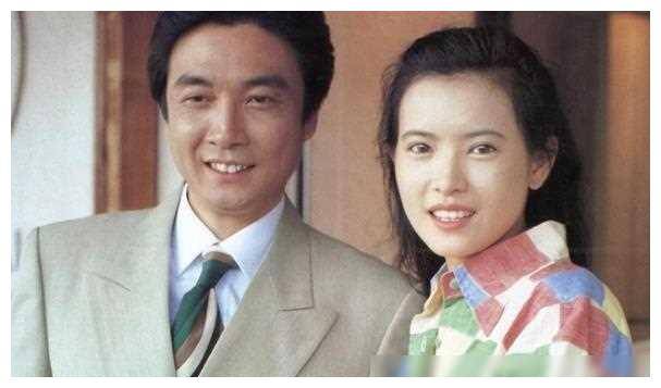 刘松仁43岁娶小20岁泰国空姐如今无儿无女成了他一生的痛