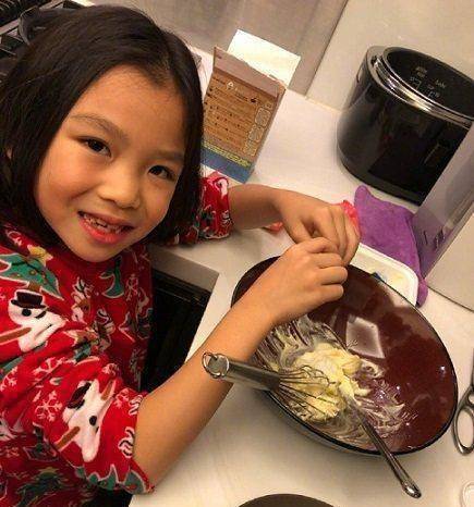 蔡少芬的女儿,文颂娴的女儿,钟嘉欣的女儿,颜值差距太大了!