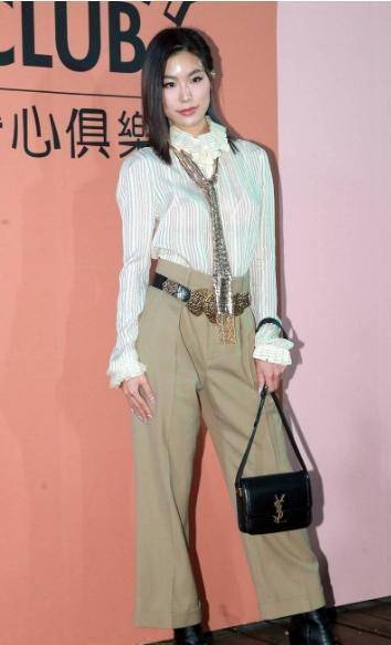 高以翔女友或将出道,首次出席活动拍照似女明星,谈及男友很淡定_bella