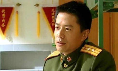 《士兵突击》袁朗袁朗袁朗以前的故事,我们知道得很少,只从他的嘴中