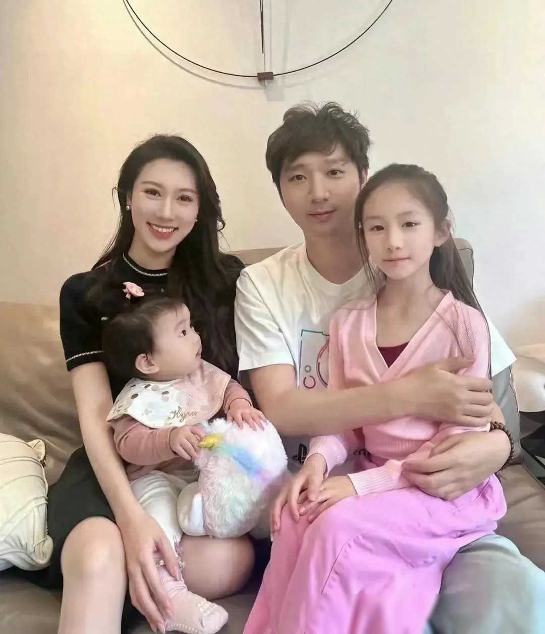 陈佩斯三任妻子图片