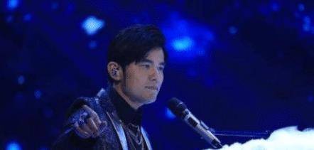 原创坤伦战蔡徐坤粉丝我妈把我攒的50个账号没收去给周杰伦投票