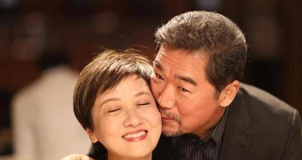 原创原创害张国立和邓婕夫妇结婚30多年没有孩子的罗秀春如今怎样了