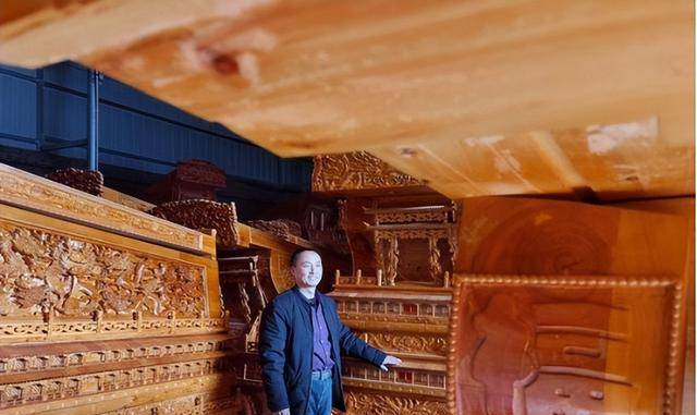 山西农民大哥做棺材电脑雕刻精美大气年销售额高达600万