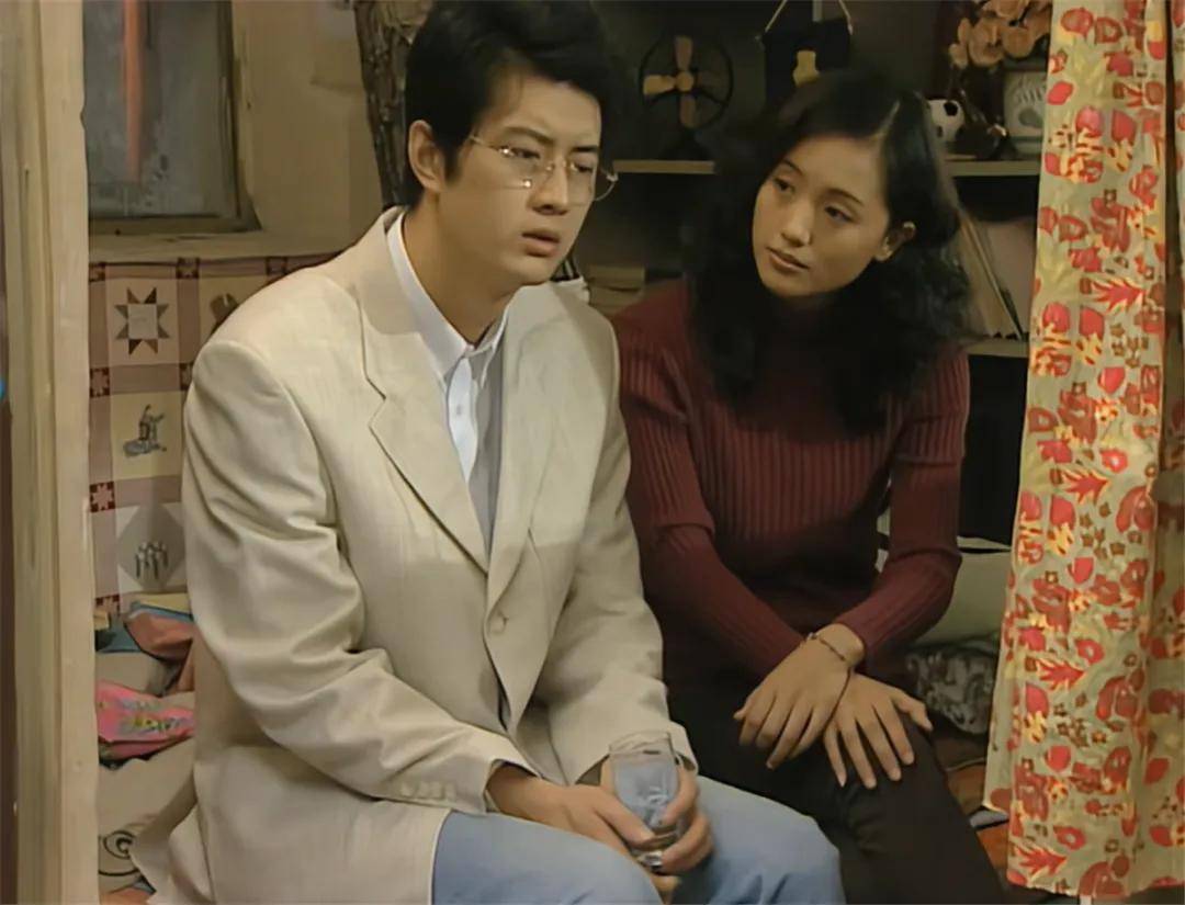 王同辉当年出名靠的是《贫嘴张大民的幸福生活》,饰演老五张大国,是一