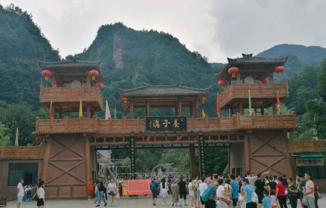 可能大家都以为养子沟的门票很贵,在为四a级旅游景区的它,门票价格只