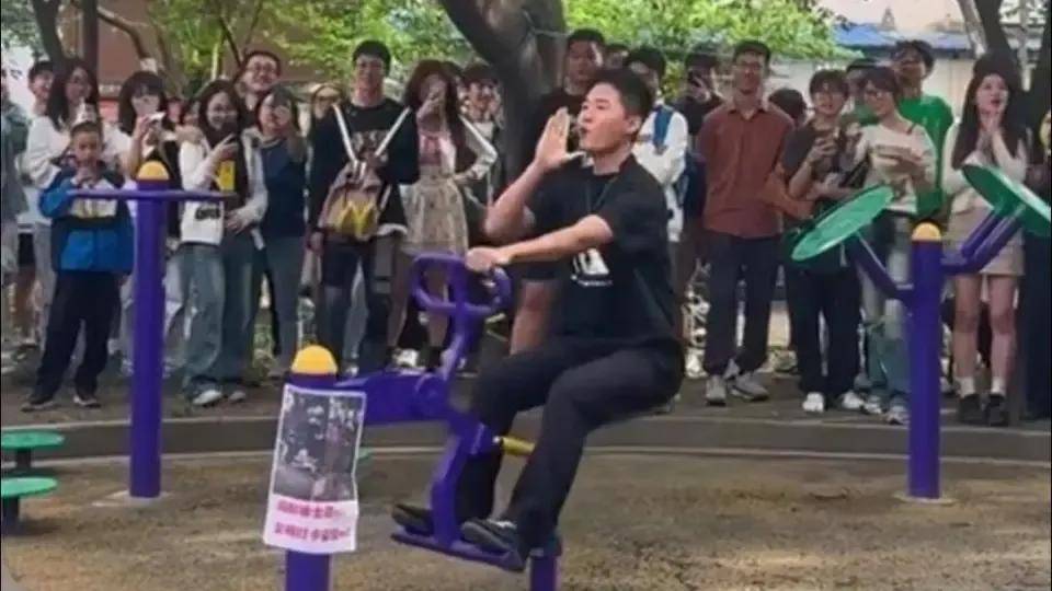 成都迪士尼限流真正迪士尼在上演宫斗大戏