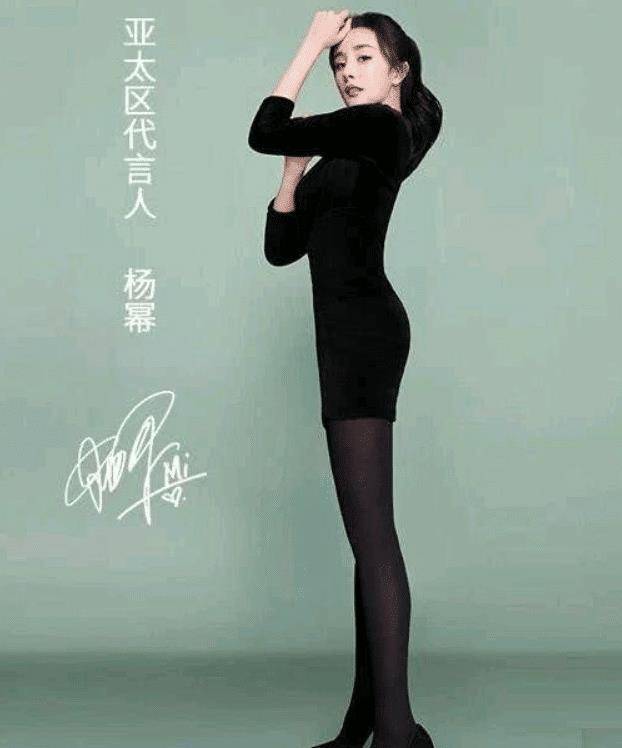 原创杨幂瘦的让人不敢相信穿最小码衣服都嫌大背后2个夹子真实了