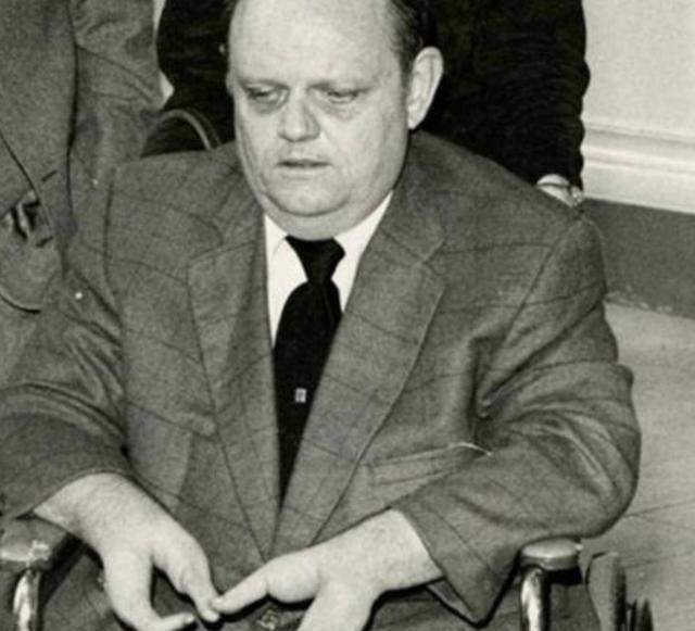 "龙虾手",因女儿健全而嫉妒疯魔,被妻子雇凶杀死_格雷迪_生活_唐娜