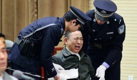 其实古代的死刑更加恐怖,就拿最著名的"五马分尸"来说,这是秦朝商鞅所