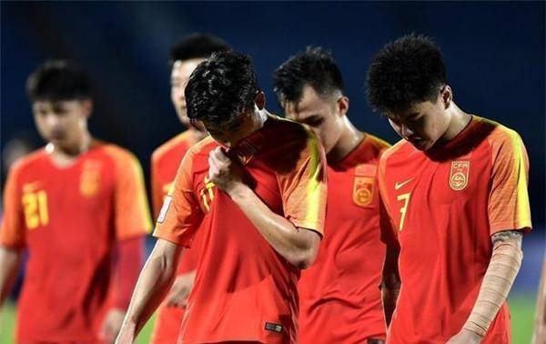 我们足球走到今天,大家终于明白为啥国足近些年打谁都打不过的原因了