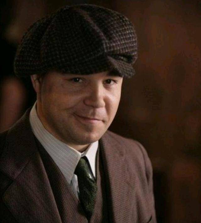 原创黑手党教父阿尔卡彭从小酒保到大枭雄源于脸上的一个刀疤