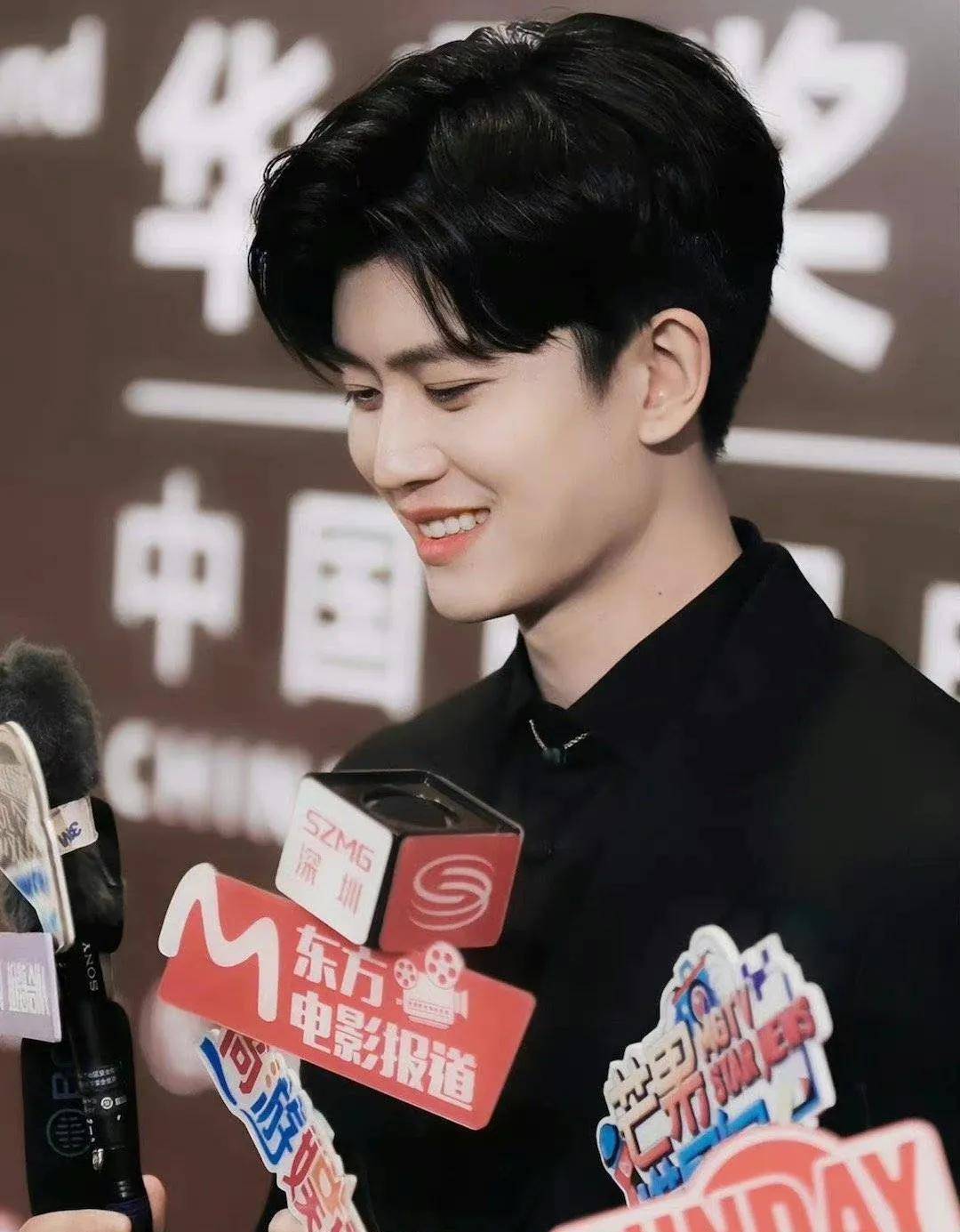 原创被男明星笑容治愈的瞬间肖战任嘉伦太温暖看到成毅赏心悦目