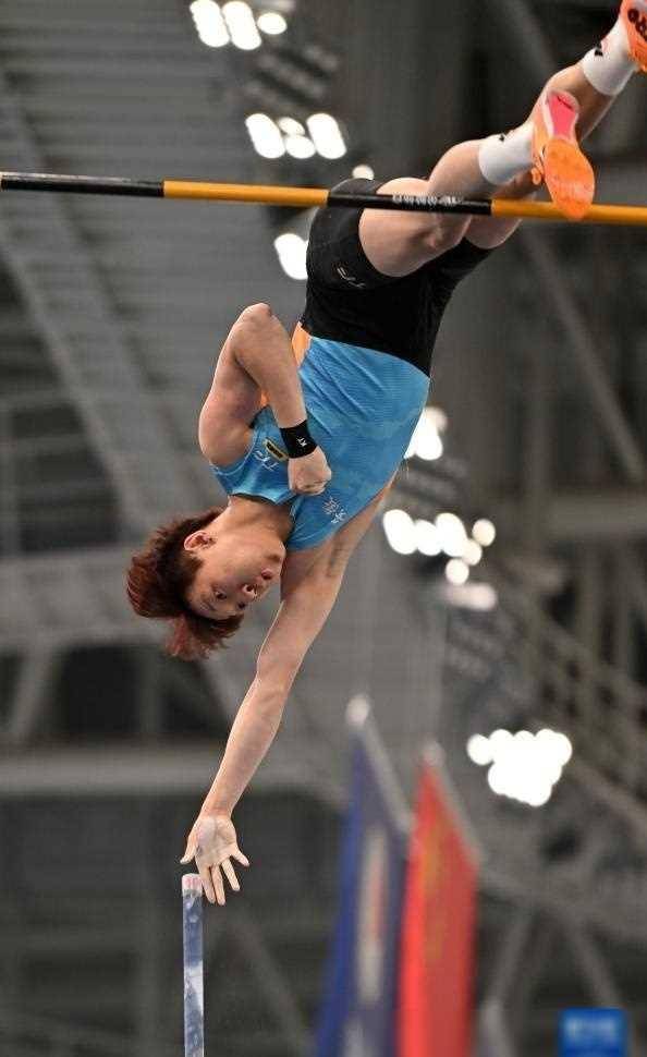 田径全国室内锦标赛钟涛获男子撑杆跳高冠军