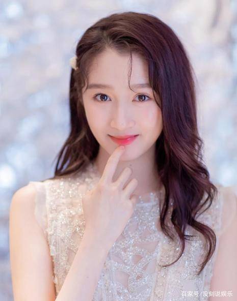 原创关晓彤真人长这样当看到央视照妖镜中的她难怪鹿晗稀罕