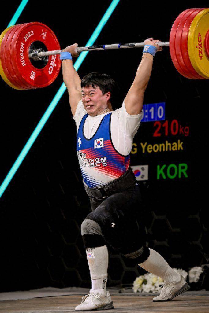 举重世界杯韩国选手没有总成绩也直通巴黎,刘焕华以绝对实力夺冠