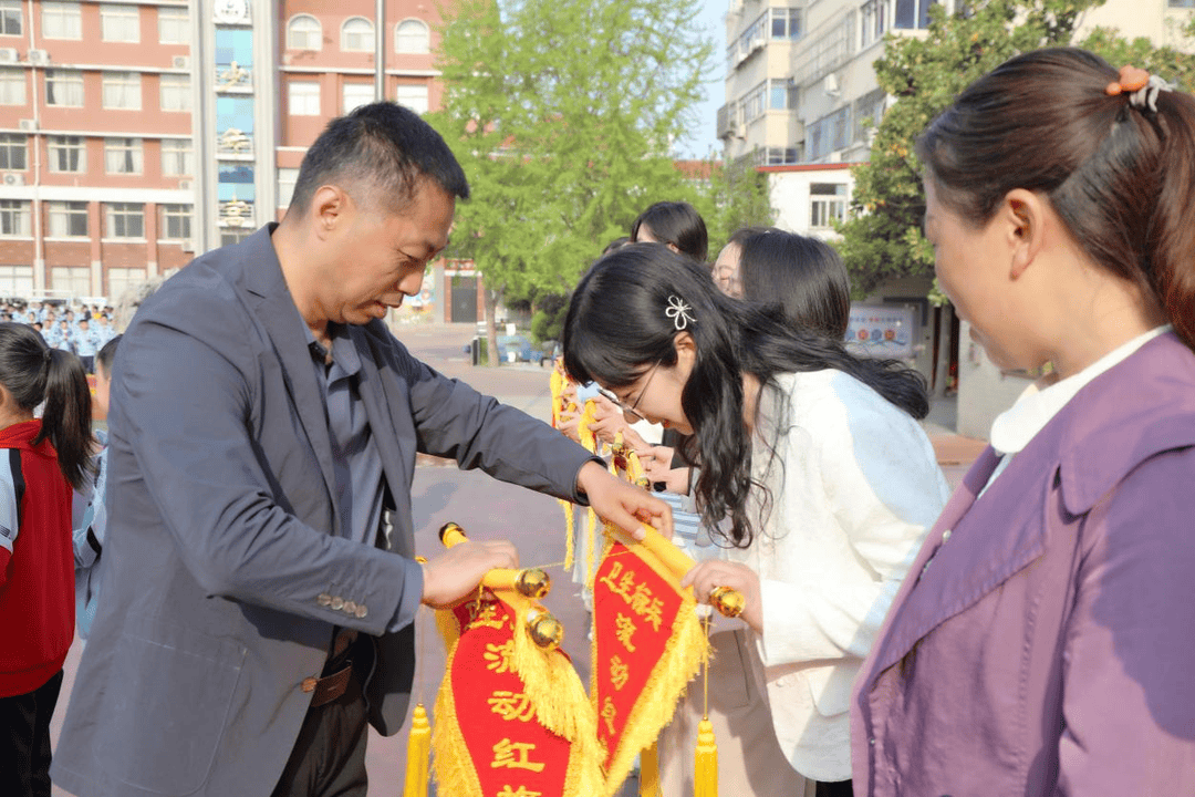 回顾中国史奋进新征程濮阳市子路小学举行学习新中国史主题教育活动