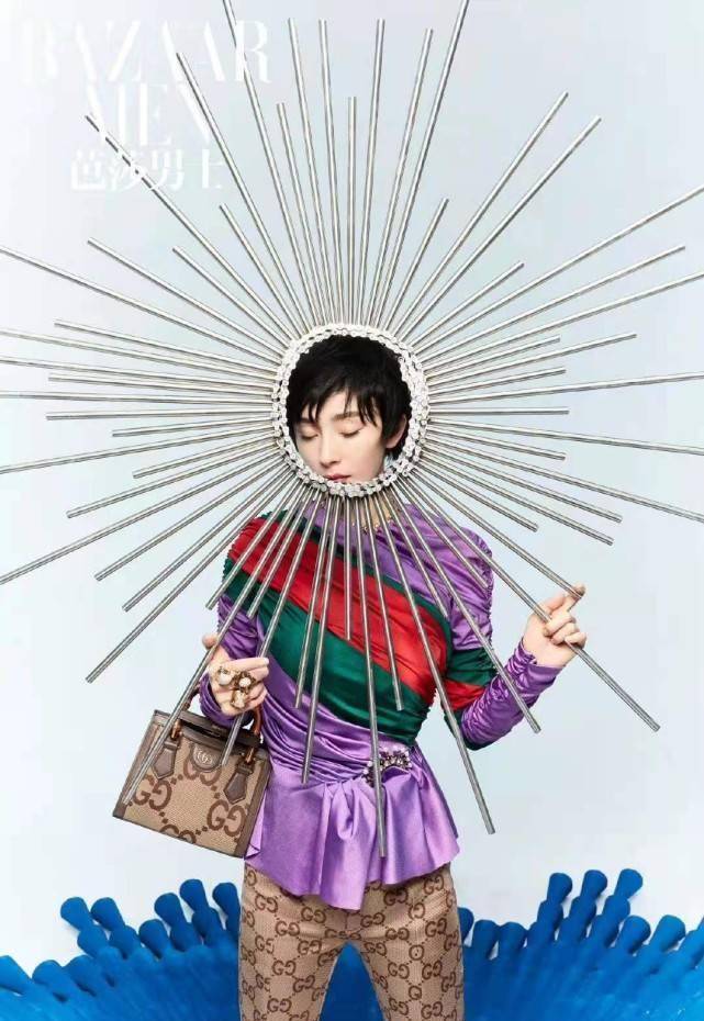 杨幂变身gucci小公主!新大片中她穿蕾丝裙撞撞倪妮,短发遮脸造型超帅