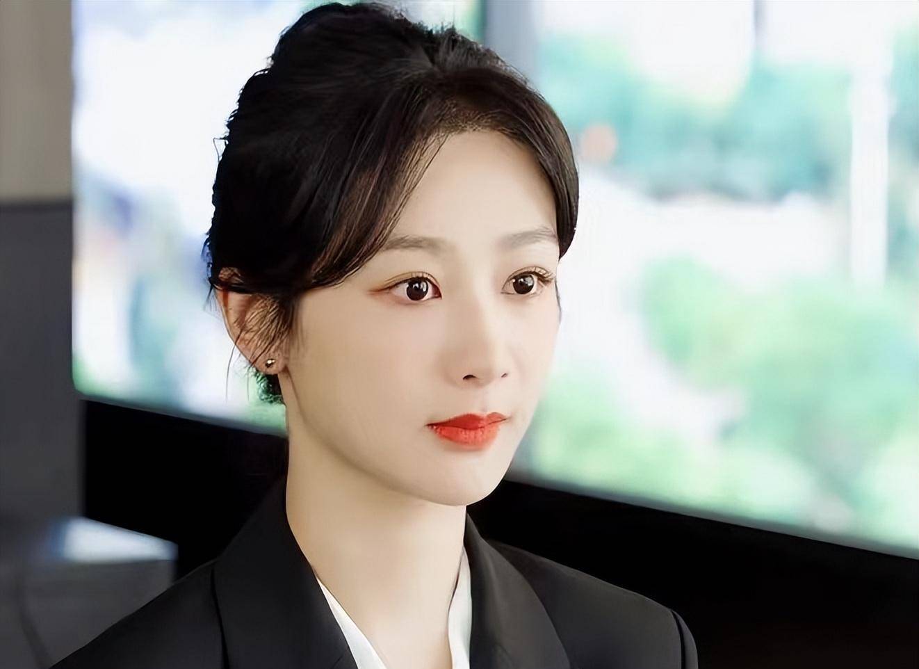 原创女演员长相很重要同样32岁杨紫许龄月对比气质与骨相大不同