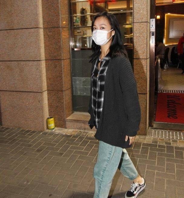 原创有房租收不愁吃穿黄心颖受访坦言不转行脚踝纹身曝光寓意十足