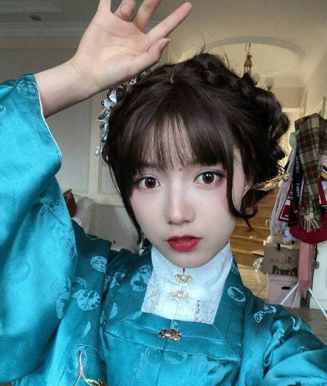 从顶流回归素人,机智的党妹再次道歉并宣布退网,网友:直接退籍