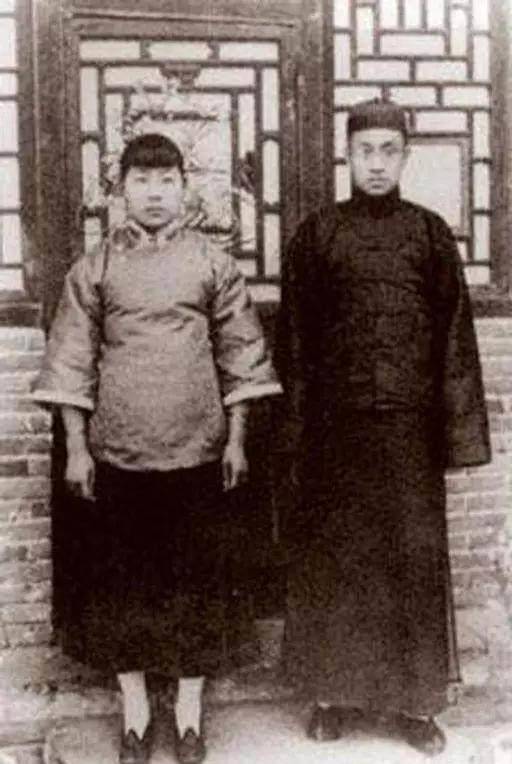 民国文学泰斗辜鸿铭偏爱闻女人的臭脚丫