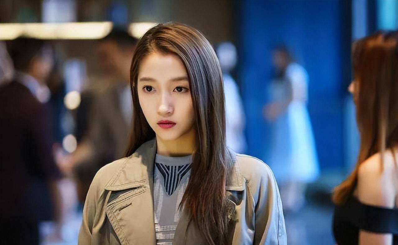 看完关晓彤的3次逆袭,才知道她的走红并非"子承父业"那么简单_李君