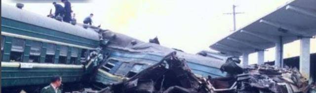 1997京广线荣家湾列车相撞事故,126人命丧荣家湾,现场惨不忍睹