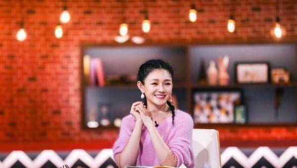 原创大s最新生图一件蓝色衬衫裙配丸子头这才是70后的打开方式