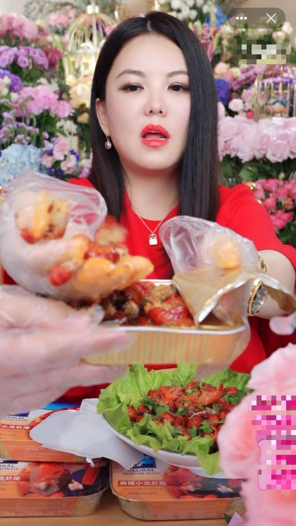 原创李湘直播大吐苦水直言被王岳伦饿坏了播完螃蟹就是龙虾吃不停