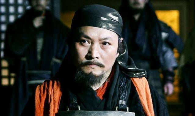 每次送客人归来,都要路过沛县泗水亭,找亭长刘邦喝酒.