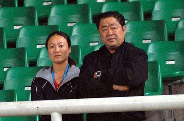 原创国际冠军艾冬梅15岁时她不会想到退役后要靠低售奖牌维生