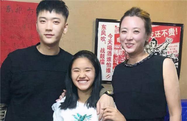 计最可怜的女孩,幸运遇上最美单亲妈妈,如今被母子宠成公主