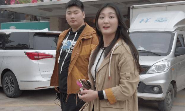 罢了,只不过由于大衣哥是名人,是公众人物,自己的儿子被儿媳妇撵回家